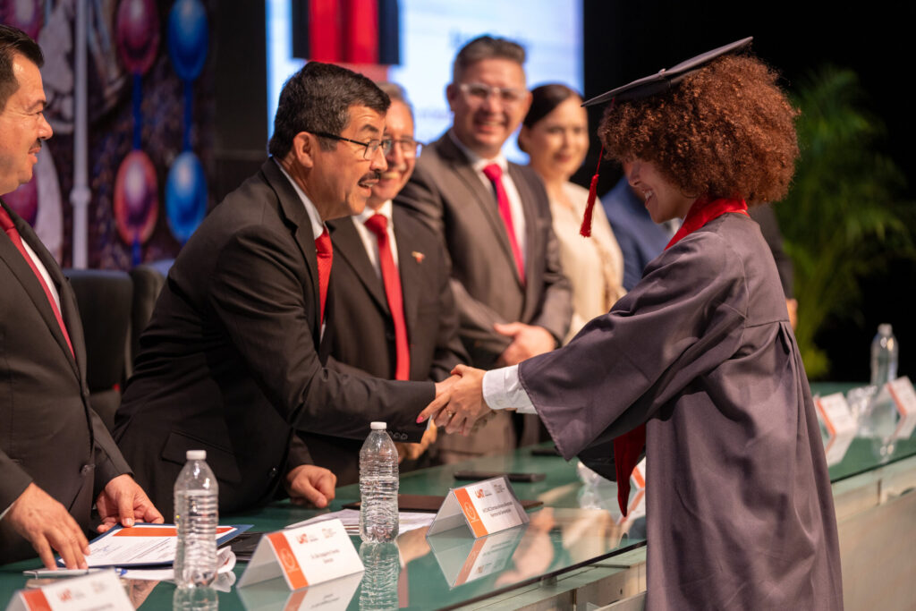 17 sep U 1 El rector Dámaso Anaya preside la graduación de 161 egresados de la UAT