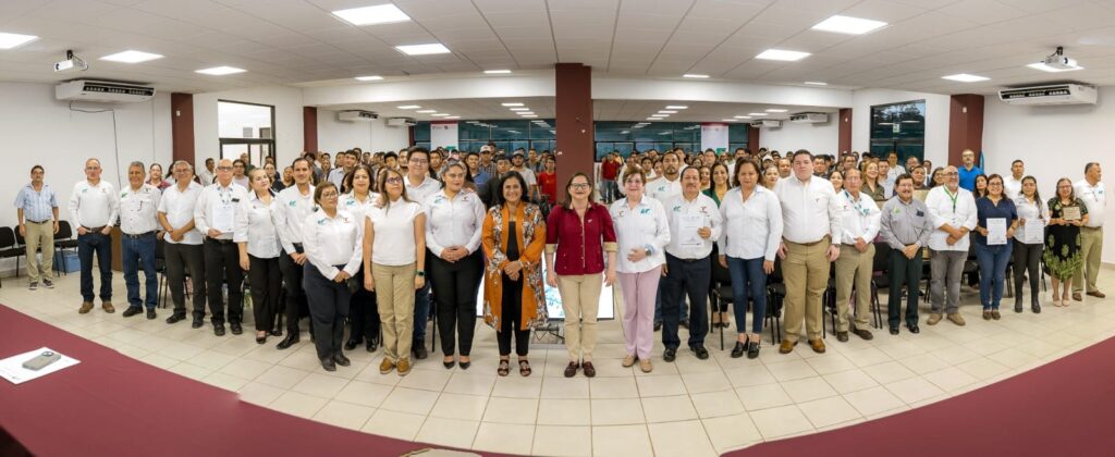 E 2 Reconocen a docentes, personal administrativo y estudiantes de la Universidad Tecnológica de Altamira