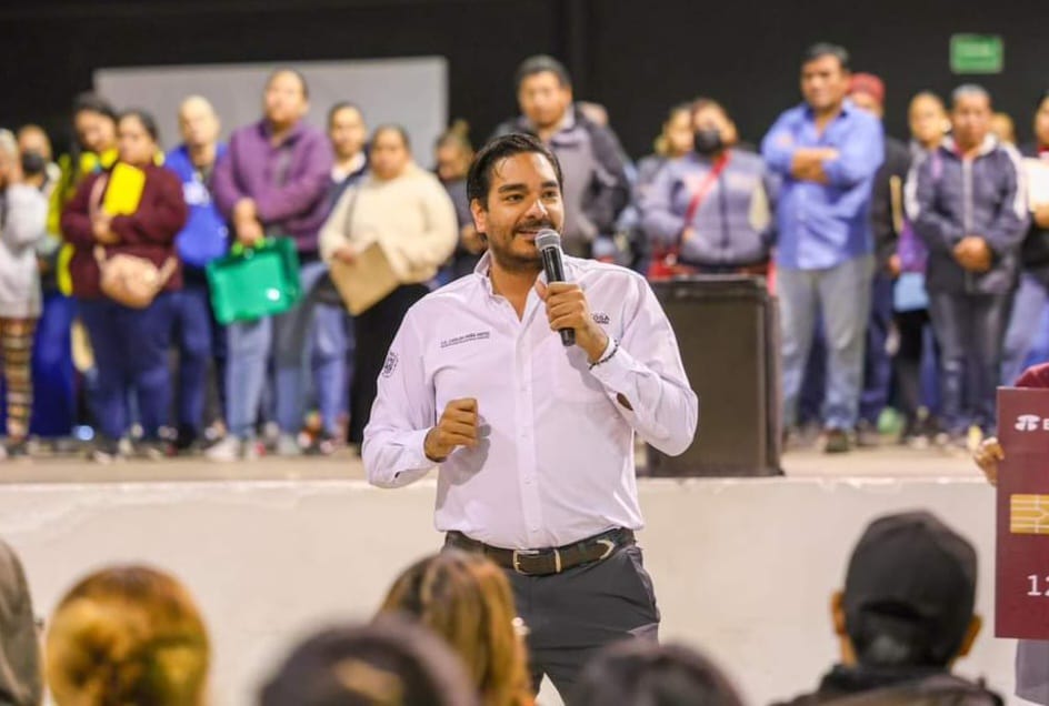 F 2 Entregará Carlos Peña Ortiz tarjetas de Becas de Titulación Profesional