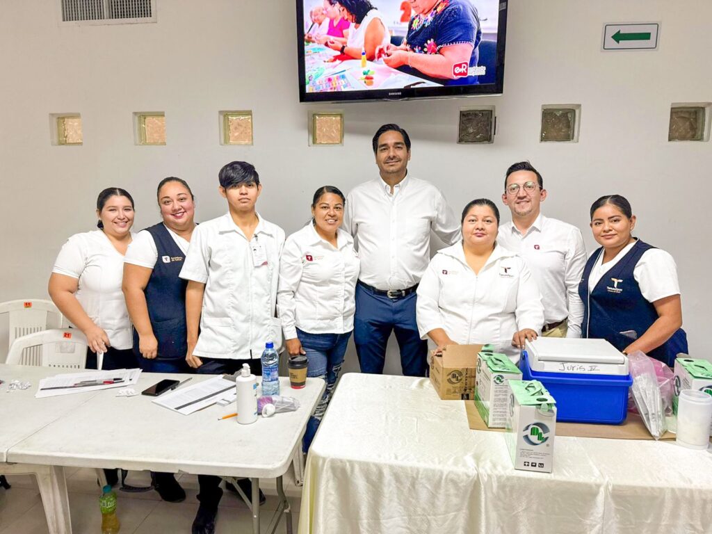 F 2 Puso en marcha Carlos Peña Ortiz Programa de Vacunación Contra Influenza para trabajadores municipales