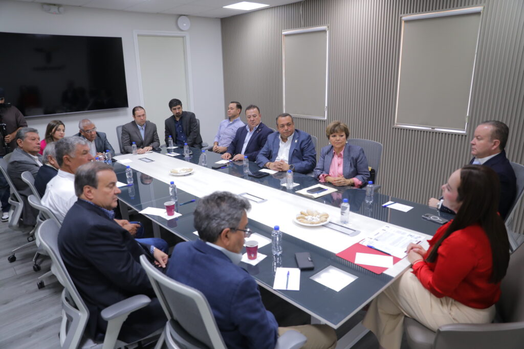 F 2 Respaldan Organismos Empresariales exhorto del Gobierno Municipal para agilizar obras en autopista