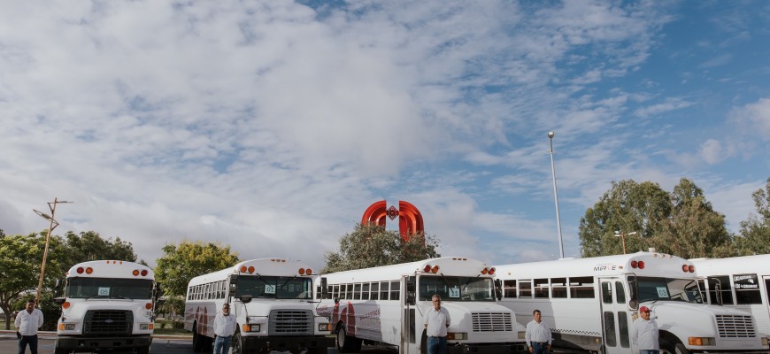 F 3 Entrega unidades de transporte escolar el alcalde Alberto Granados Fávila