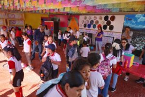 L 1 Stand Victoria en la Feria Tamaulipas recibe a estudiantes
