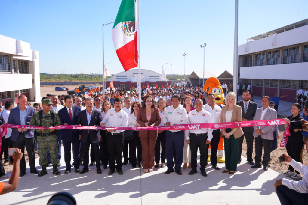 U 1 Dámaso Anaya y Carmen Lilia Canturosas inauguran la Preparatoria UAT Nuevo Laredo