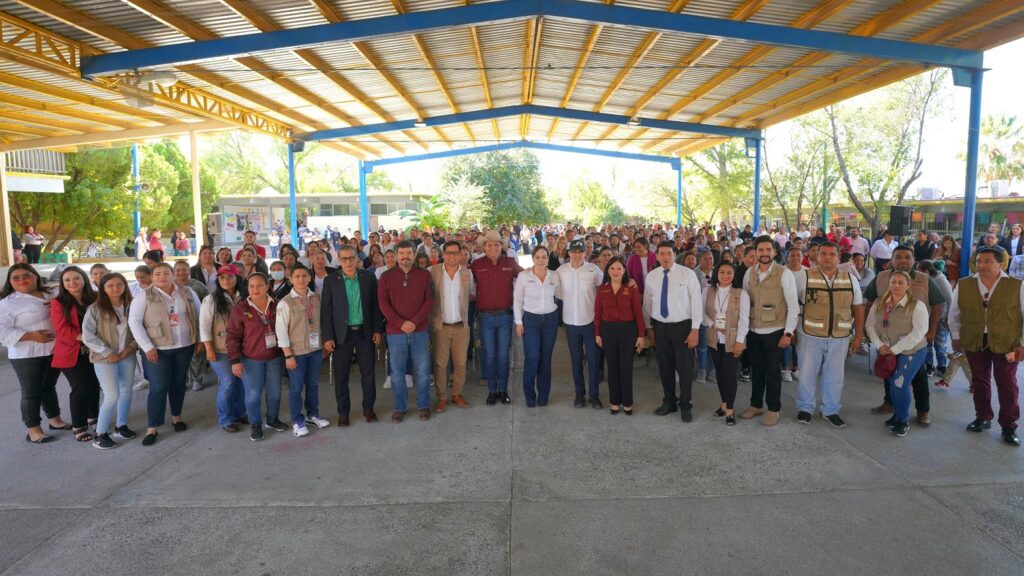F 1 Destaca Alcaldesa Carmen Lilia Canturosas colaboración de tres niveles de gobierno en asamblea informativa para la beca