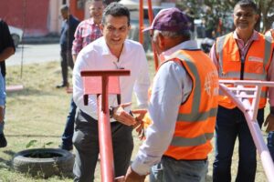 L 1 Lleva Lalo Gattás mejoras en servicios públicos y urbanos a colonias del sur