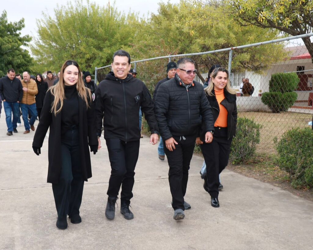 L 1 Visitan Lalo y Lucy albergue y colonias para dar cobijo a familias