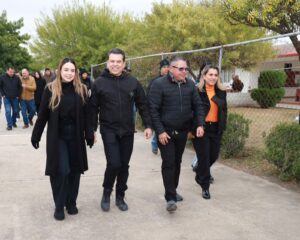 L 1 Visitan Lalo y Lucy albergue y colonias para dar cobijo a familias