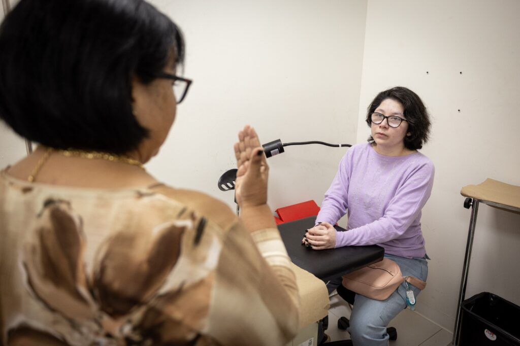 18 feb E 2 DIF Tamaulipas calibra implantes cocleares para pacientes de Victoria y Nuevo Laredo