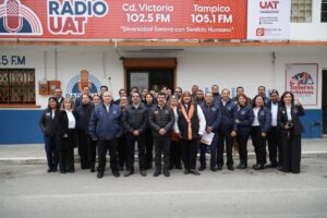 U 1 Preside rector Dámaso Anaya celebración del 33 aniversario de Radio UAT