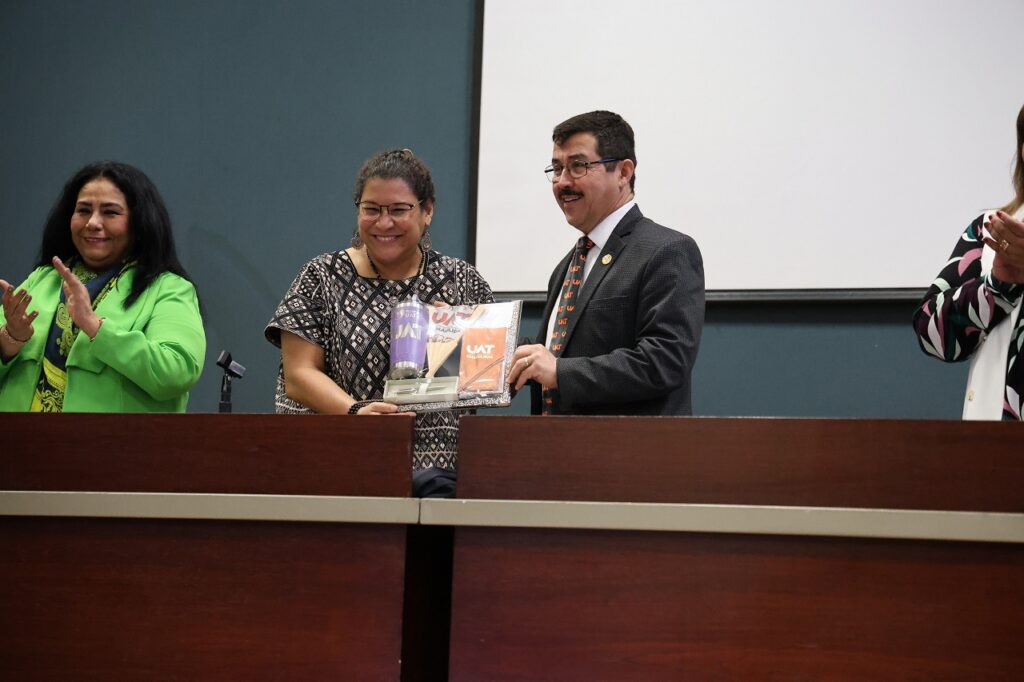 17 mar U 1 La ministra Lenia Batres dicta conferencia en la UAT (1)