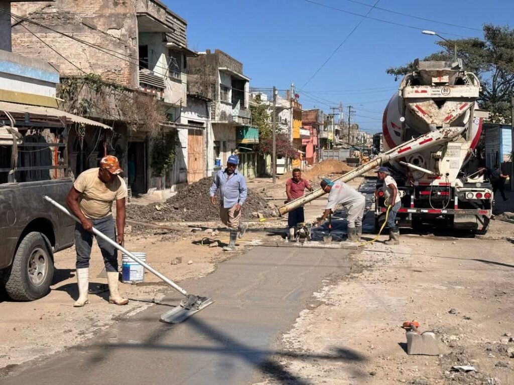 15 abr Z 3 Ejecuta COMAPA SUR importante obra en la zona de
