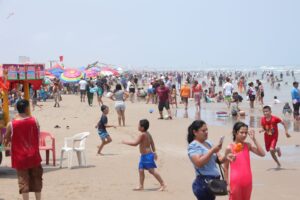 19 abr Z 1 Playa Miramar al máximo con 164 mil 737 turistas en viernes Santo