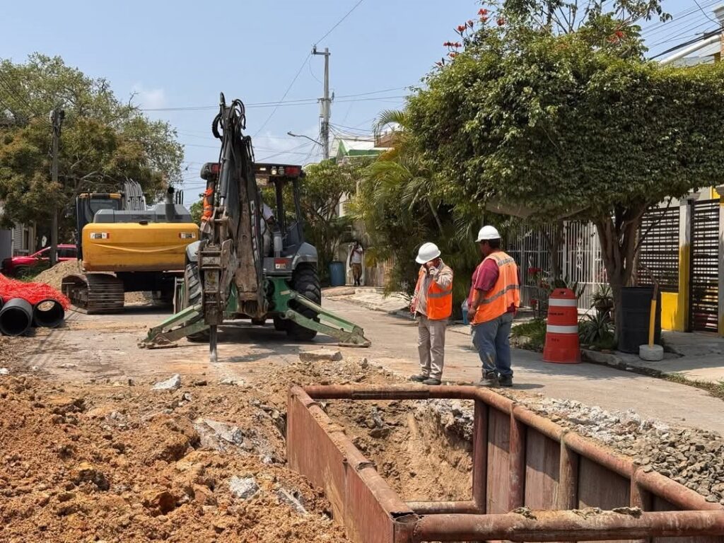24 abr Z 3 Atiende COMAPA SUR colector en importante sector de Ciudad Madero