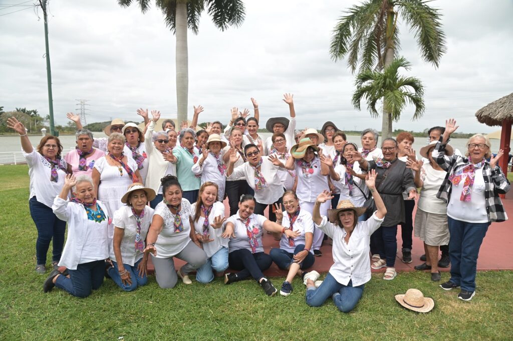 10 may Z 1 Festeja DIF Tampico a las Mamás en su Día