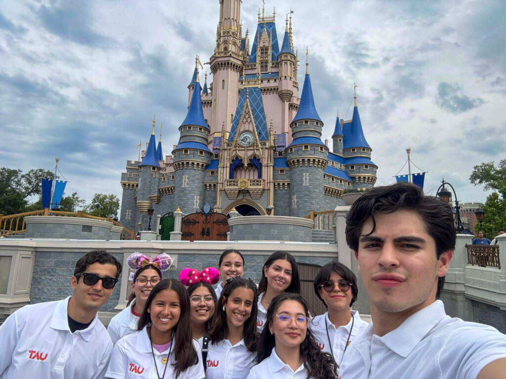 29 may U 1 La UAT única universidad pública del país en convenio con Disney (1)