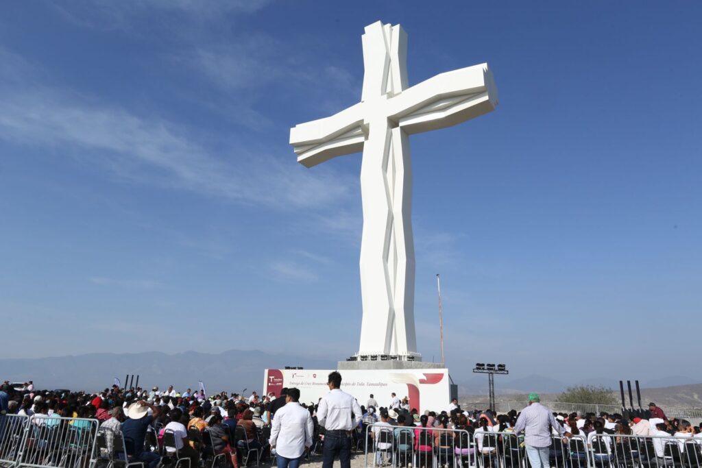 5 may P 1 Entrega el gobernador a Tula la cruz más grande de México
