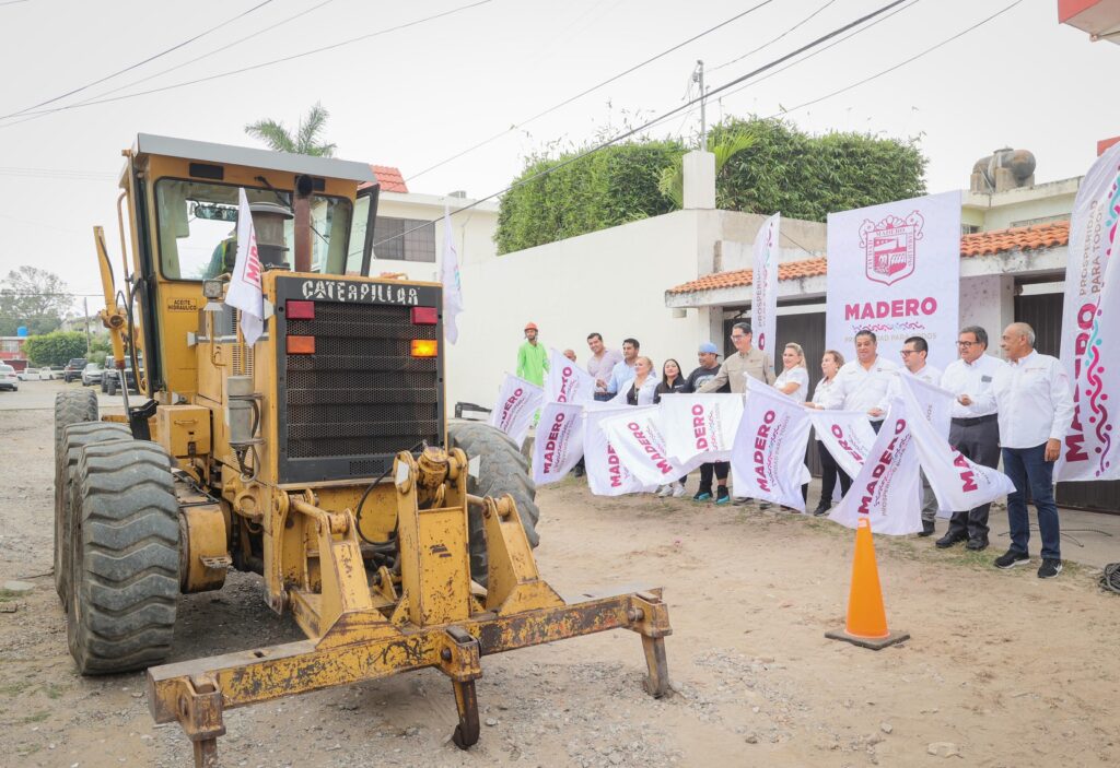 8 may Z 2 Erasmo González inicia nuevas obras de pavimentación