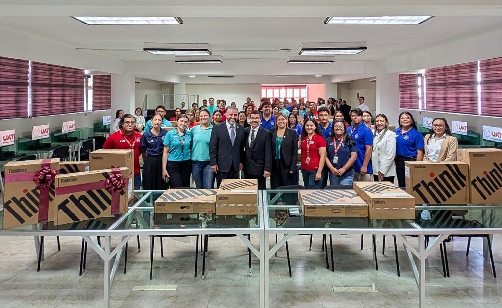 U 1 Equipa rector de la UAT centros de cómputo en Reynosa y Valle Hermoso (1)