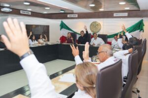 Z 1 Entrega Erasmo González nombramientos a nuevos funcionarios