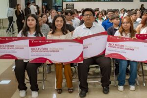 27 jun E 1 Entregan becas “Futuro Tamaulipas Jóvenes de Nivel Superior” en Nuevo Laredo (1)