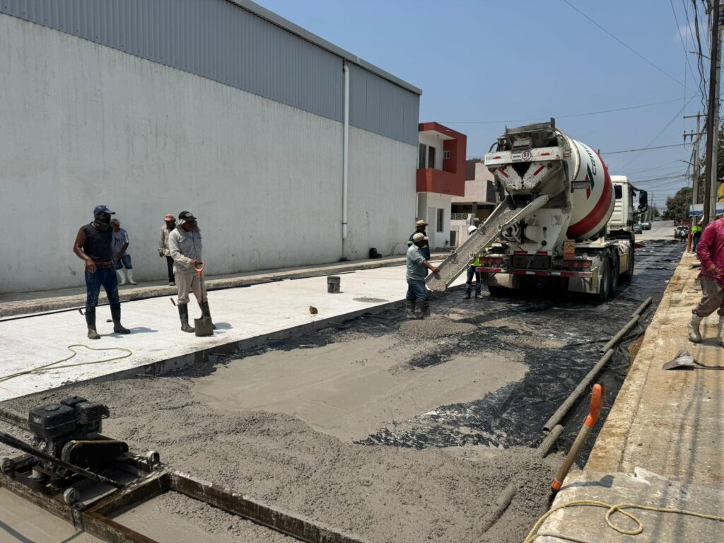 3 jun Z 1 COMAPA SUR concluye obra de colector y avanza con pavimentación en la zona norte