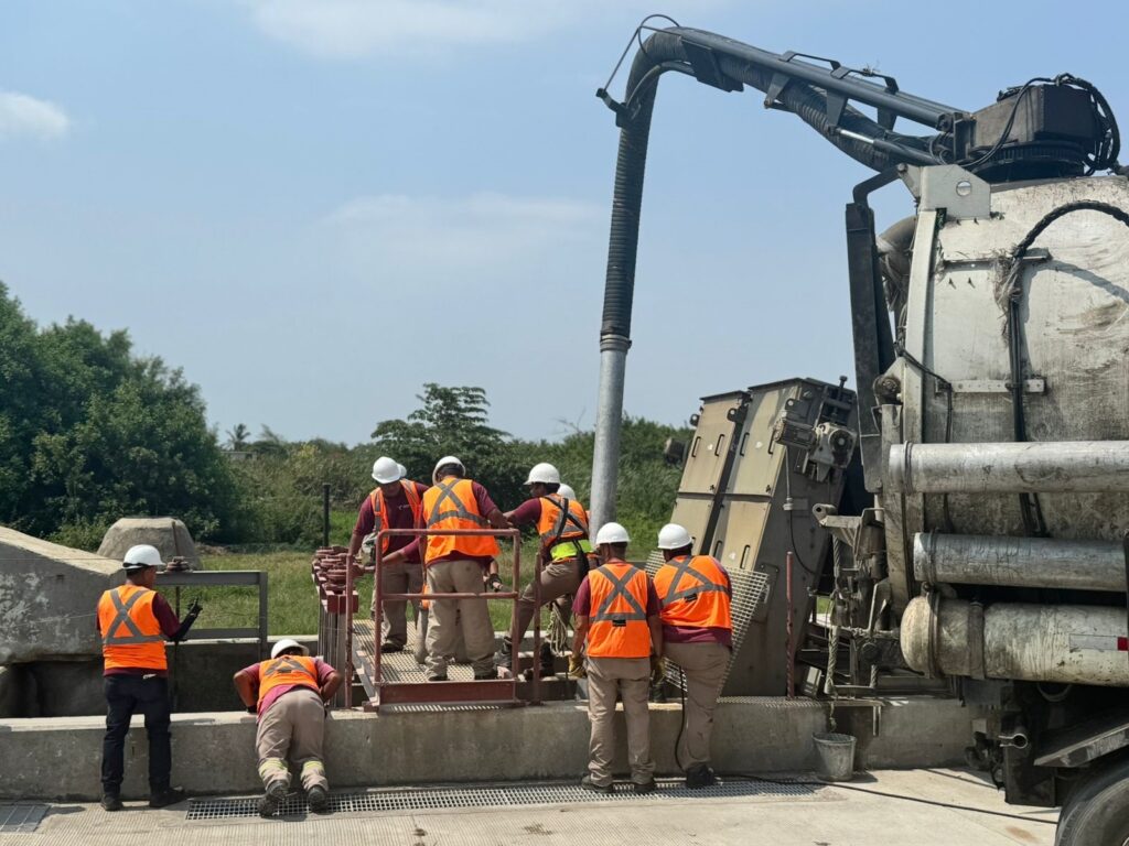 6 jun Z 1 COMAPA SUR optimiza operación de cárcamos con trabajos de limpieza y mantenimiento