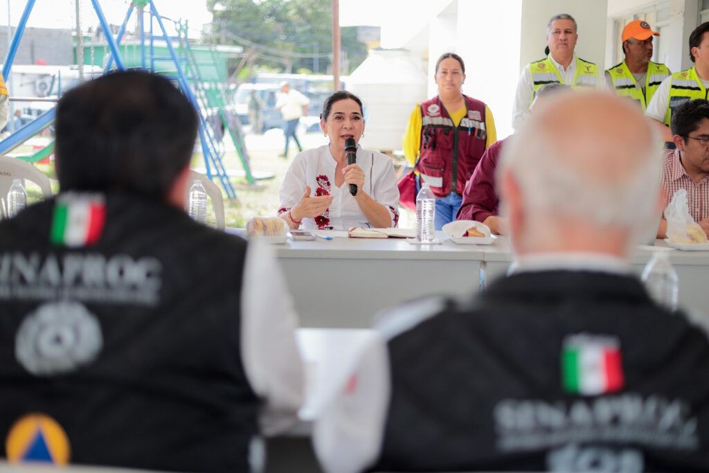 7 jul Z 3 Atiende Mónica Villarreal a pobladores afectados por desbordamiento de Río Tamesí