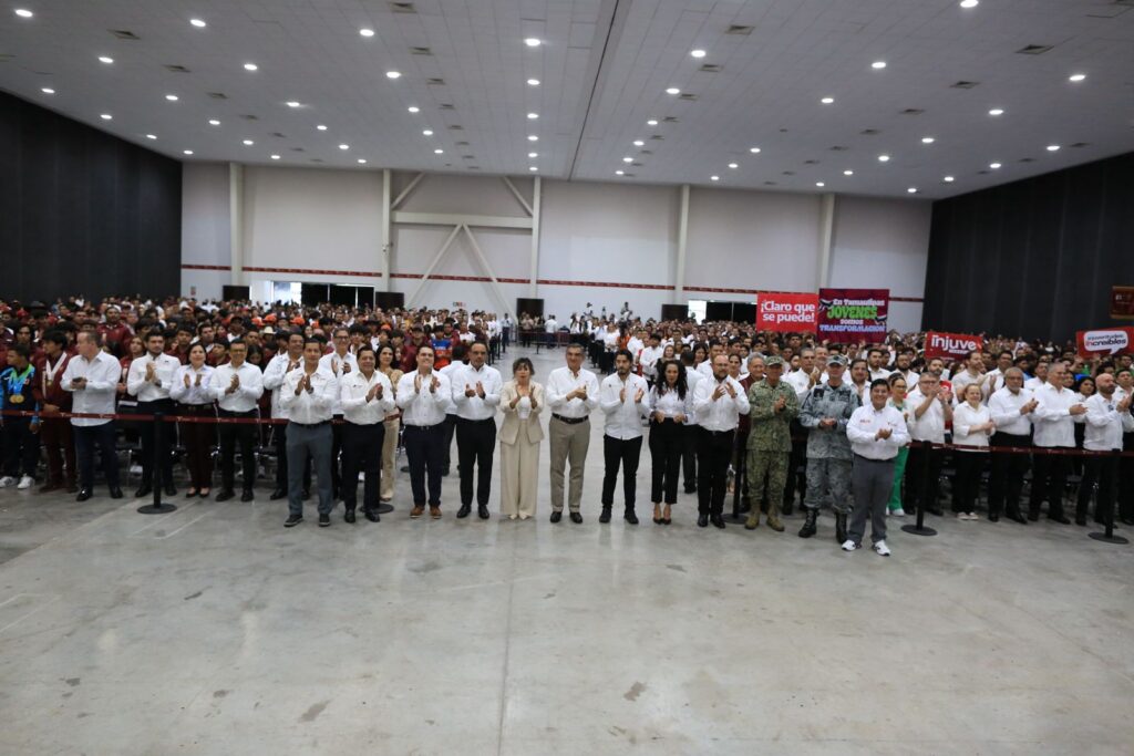 11 ago P 1 Américo reconoce a deportistas y jóvenes tamaulipecos (1)