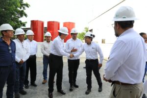 15 ago P 1 Recorre gobernador Américo Villarreal planta que transforma plásticos en combustibles en Altamira