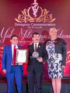 18 ago U 1 Recibe Dámaso Anaya Premio Nacional al Mérito Profesional 2025 (1)