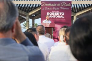 7 ago Z 1 Ciudad Madero rinde homenaje a Roberto Cantoral con la develación de busto en playa Miramar